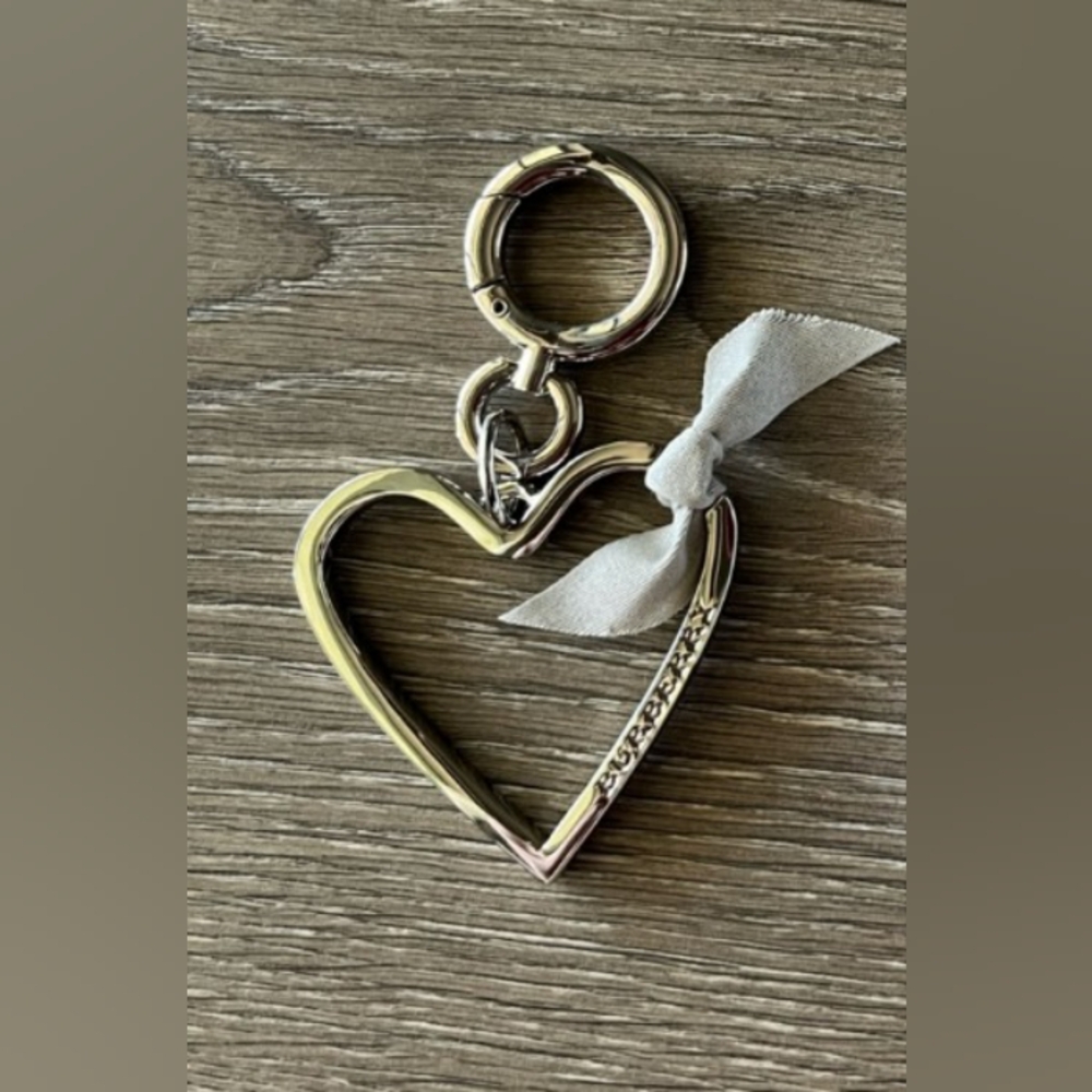 Burberry NWOT Silver Heart Bag Charm